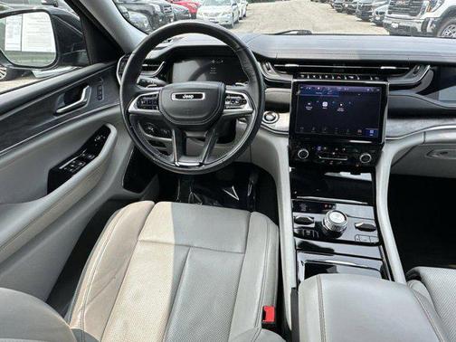 2022 Jeep Grand Cherokee Overland