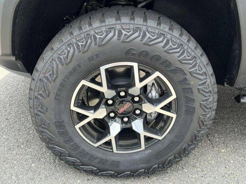 2025 GMC Canyon Base