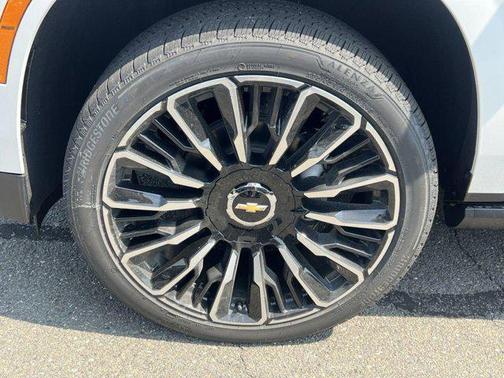 2025 Chevrolet Suburban 4WD High Country