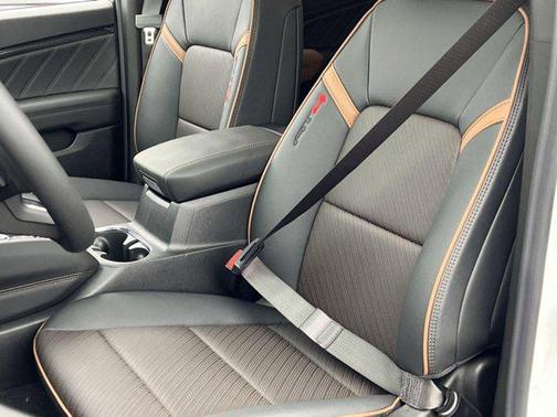 2025 GMC Canyon Base