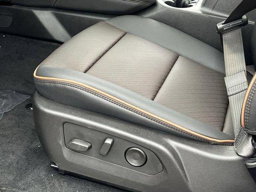 2025 GMC Canyon Base