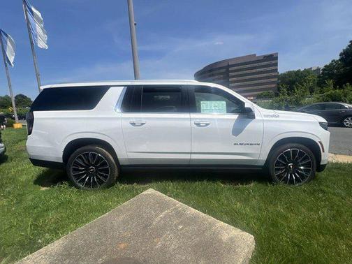 2025 Chevrolet Suburban 4WD High Country