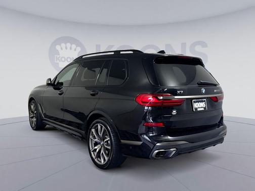 Black Sapphire Metallic 2022 BMW X7 M50i