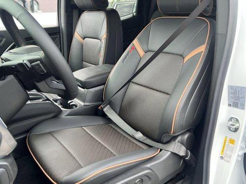 2025 GMC Canyon Base
