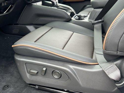 2025 GMC Canyon Base