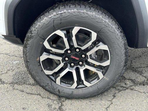 2025 GMC Canyon Base
