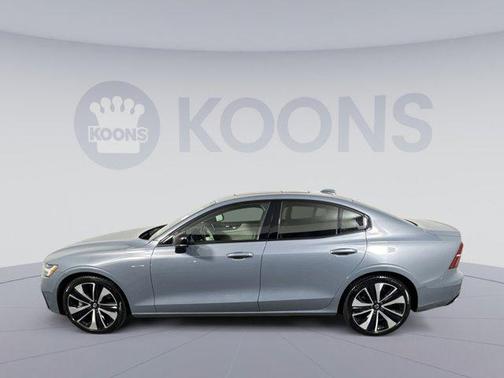 2022 Volvo S60 T5 Momentum