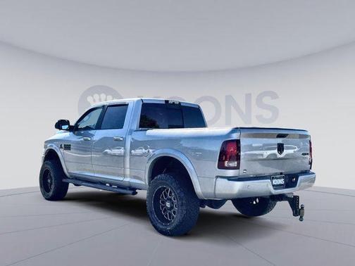 2017 RAM 3500 Laramie Crew Cab 4x4 6'4' Box
