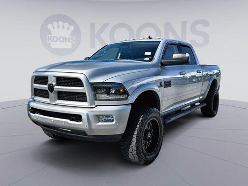 2017 RAM 3500 Laramie Crew Cab 4x4 6'4' Box