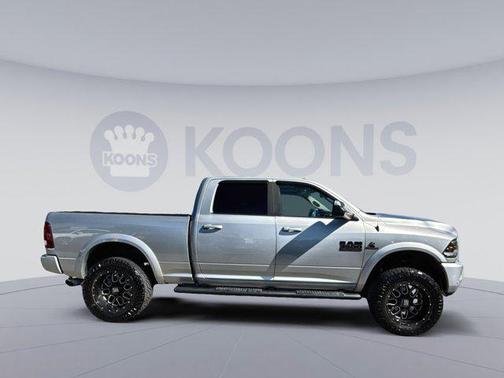 2017 RAM 3500 Laramie Crew Cab 4x4 6'4' Box