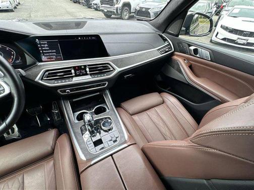 2021 BMW X7 M50i
