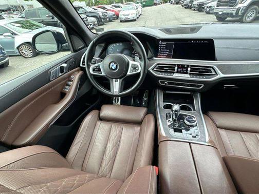 2021 BMW X7 M50i
