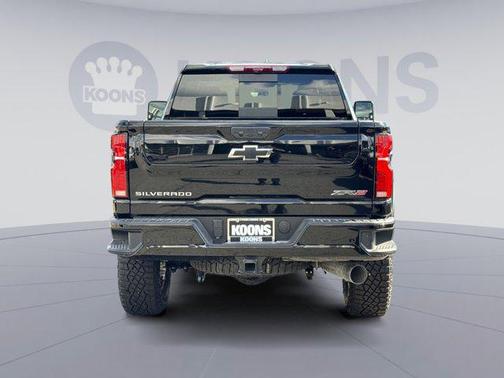 2025 Chevrolet Silverado 2500 4WD Crew Cab Standard Bed ZR2