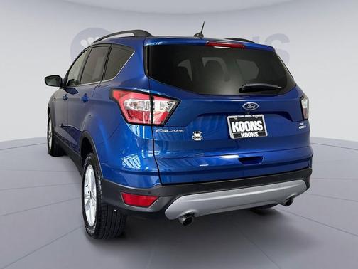 LIGHTNING BLUE METALLIC 2017 Ford Escape SE