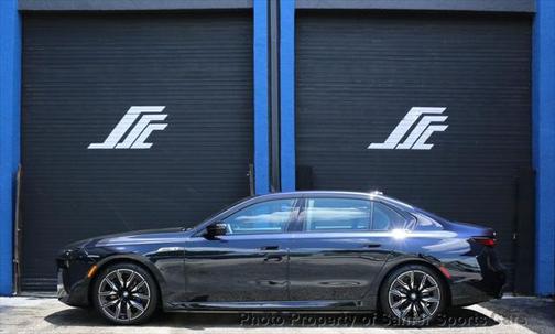 2025 BMW i7 M70