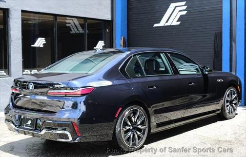2025 BMW i7 M70