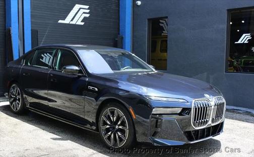 2025 BMW i7 M70