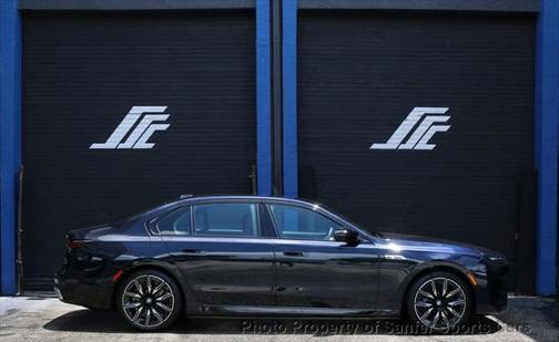 2025 BMW i7 M70