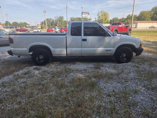2001 Chevrolet S-10 Base