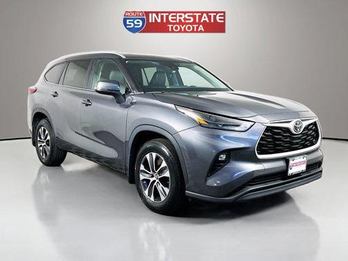 Magnetic Gray Metallic 2023 Toyota Highlander XLE