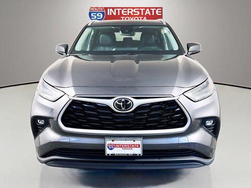 Magnetic Gray Metallic 2023 Toyota Highlander XLE
