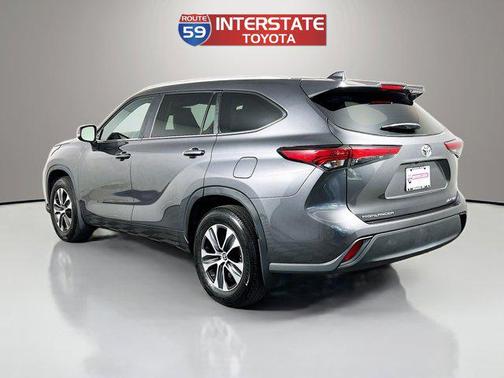 Magnetic Gray Metallic 2023 Toyota Highlander XLE