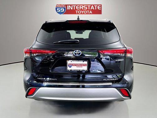 2022 Toyota Highlander Hybrid Platinum