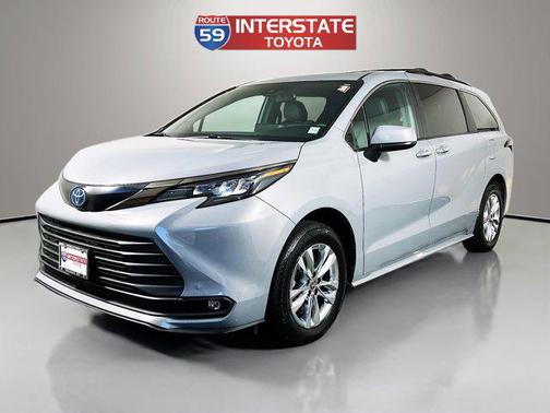 2023 Toyota Sienna Woodland Edition 7-Passenger