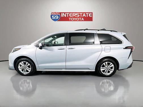 2023 Toyota Sienna Woodland Edition 7-Passenger