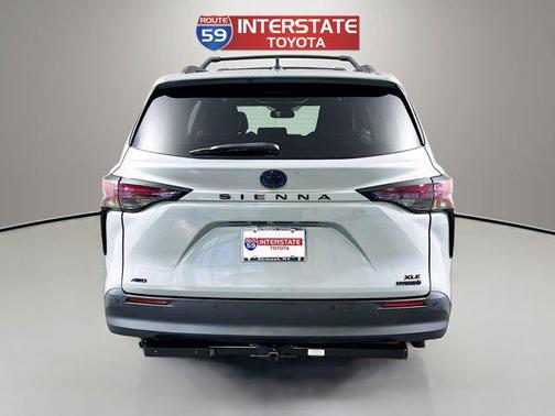 2023 Toyota Sienna Woodland Edition 7-Passenger