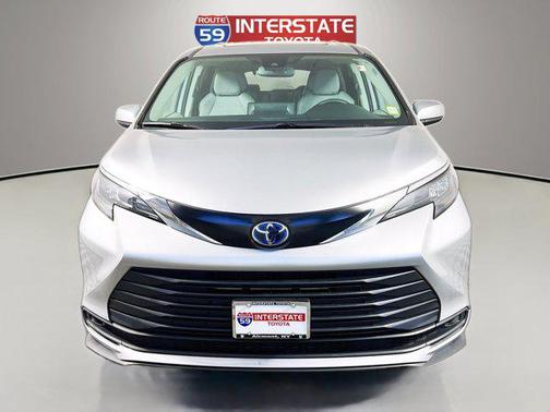 2024 Toyota Sienna LE