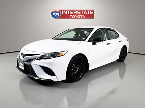 Super White 2020 Toyota Camry SE