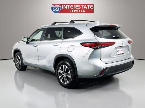 Celestial Silver Metallic 2023 Toyota Highlander XLE