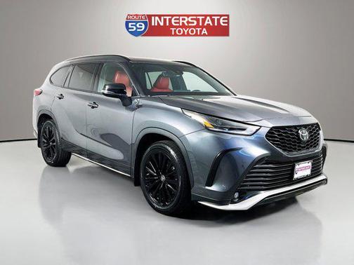 Magnetic Gray Metallic 2023 Toyota Highlander XSE