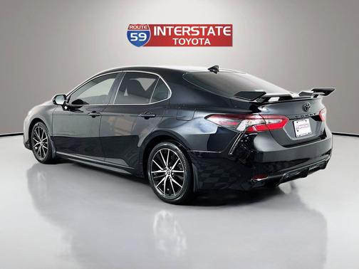 Midnight Black Metallic 2021 Toyota Camry SE