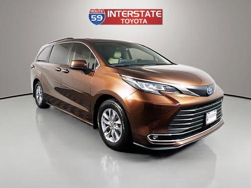 2022 Toyota Sienna XLE 8 Passenger