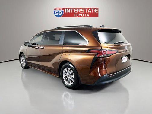 2022 Toyota Sienna XLE 8 Passenger