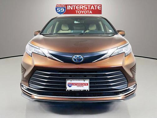 2022 Toyota Sienna XLE 8 Passenger