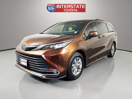 2022 Toyota Sienna XLE 8 Passenger