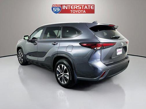 2025 Toyota Highlander Hybrid XLE