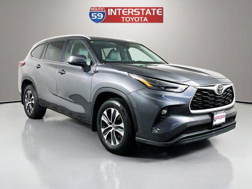 Magnetic Gray Metallic 2023 Toyota Highlander XLE
