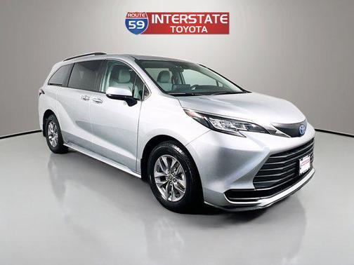 2022 Toyota Sienna LE