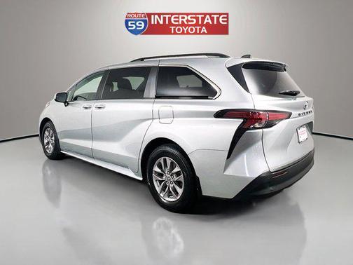 2022 Toyota Sienna LE