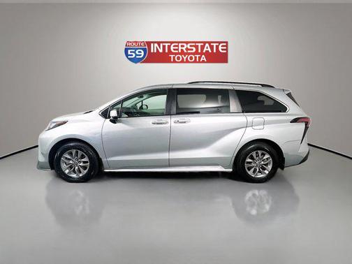 2022 Toyota Sienna LE