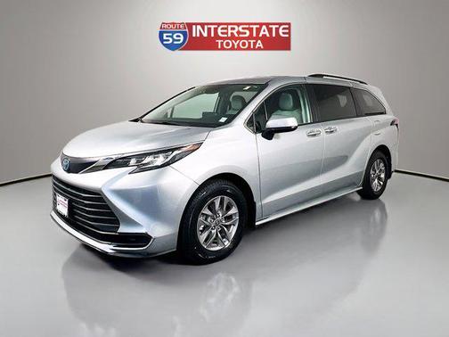 2022 Toyota Sienna LE