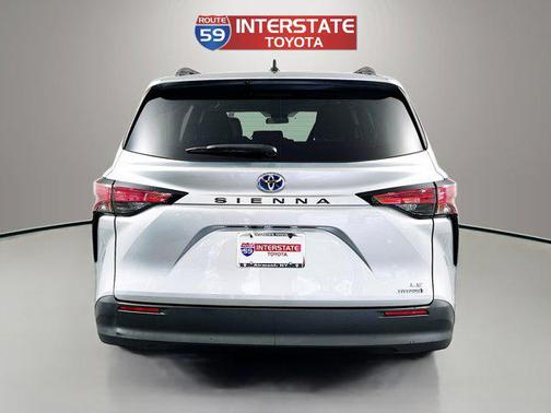 2022 Toyota Sienna LE