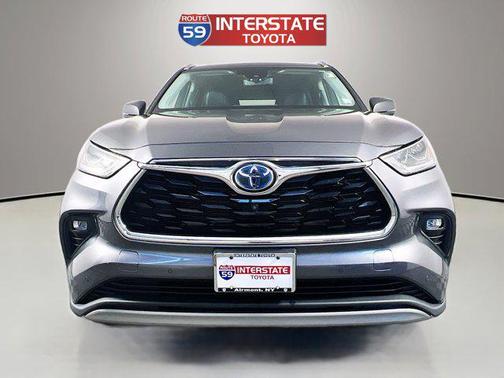 2022 Toyota Highlander Hybrid Platinum