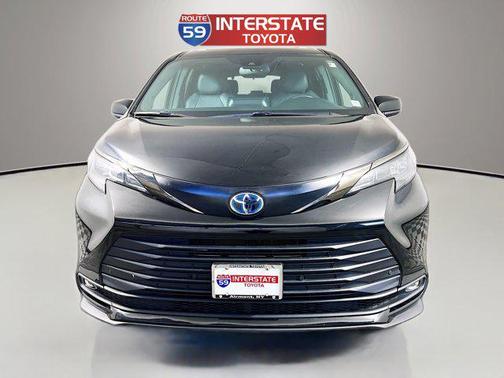 2024 Toyota Sienna Woodland Edition