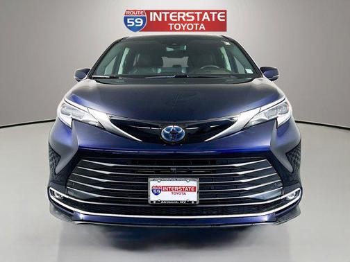 2023 Toyota Sienna Platinum 7 Passenger