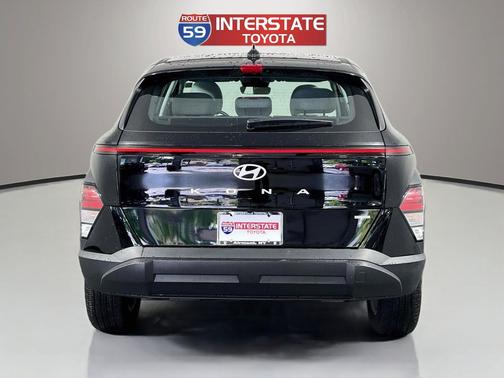 Abyss Black Pearl 2024 Hyundai KONA SE